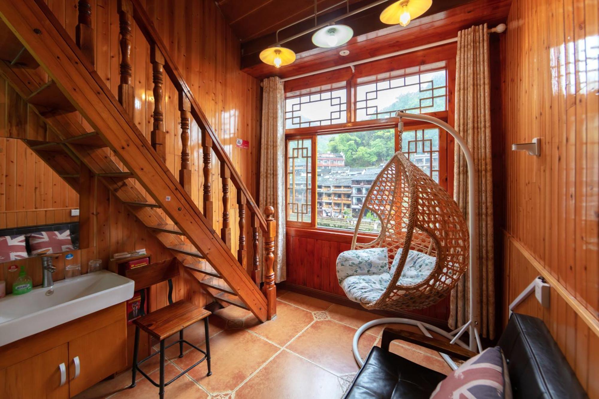 Fenghuang Memory Linjiang Inn Exterior photo