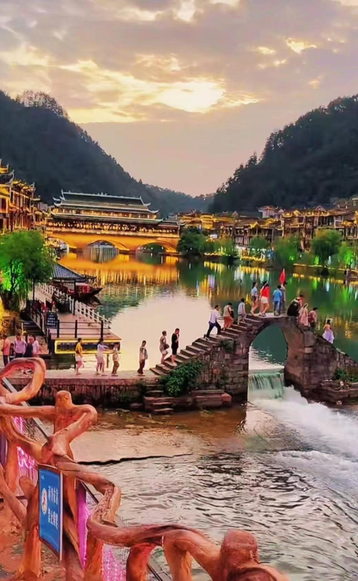 Fenghuang Memory Linjiang Inn Exterior photo