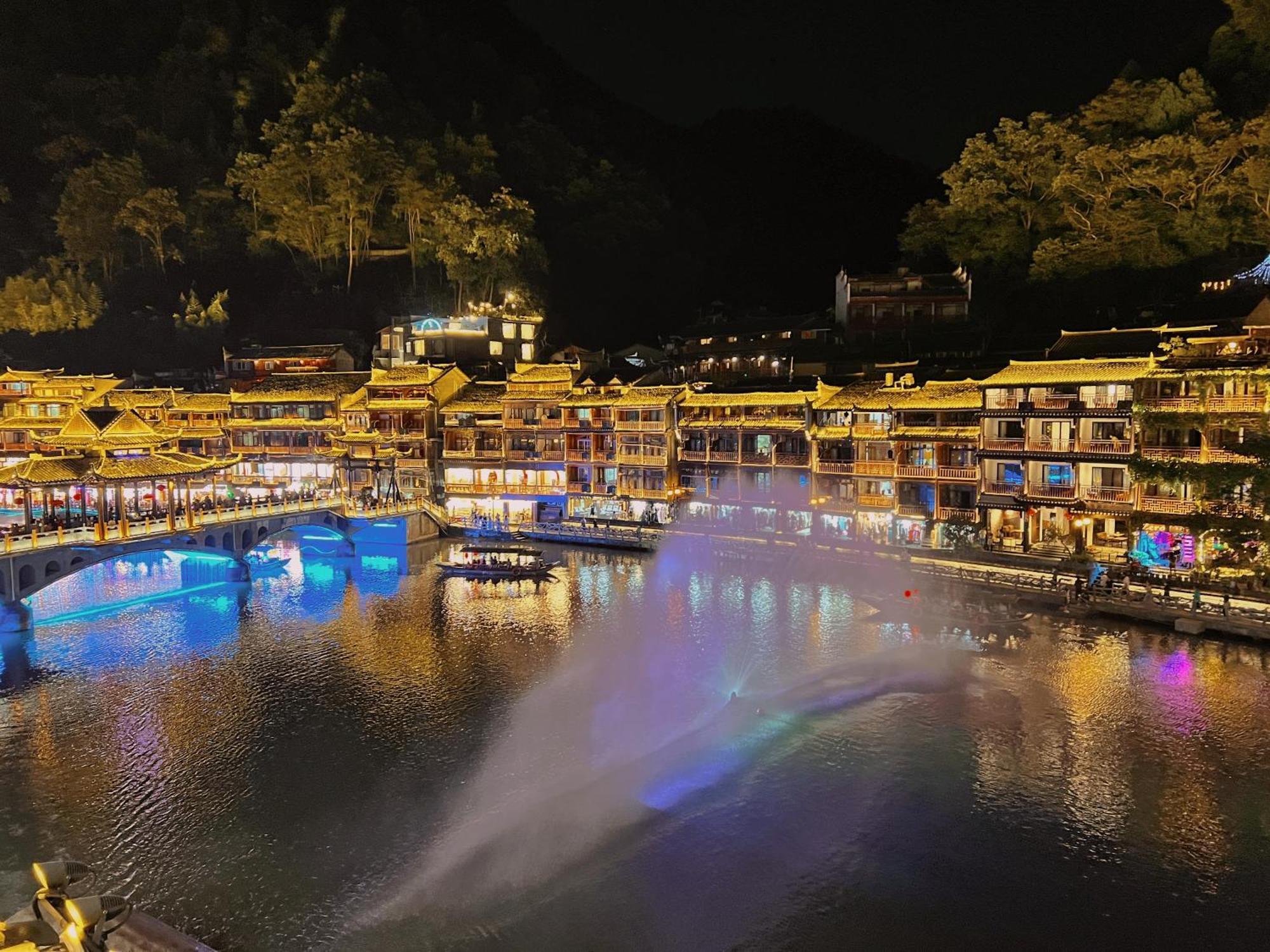 Fenghuang Memory Linjiang Inn Exterior photo