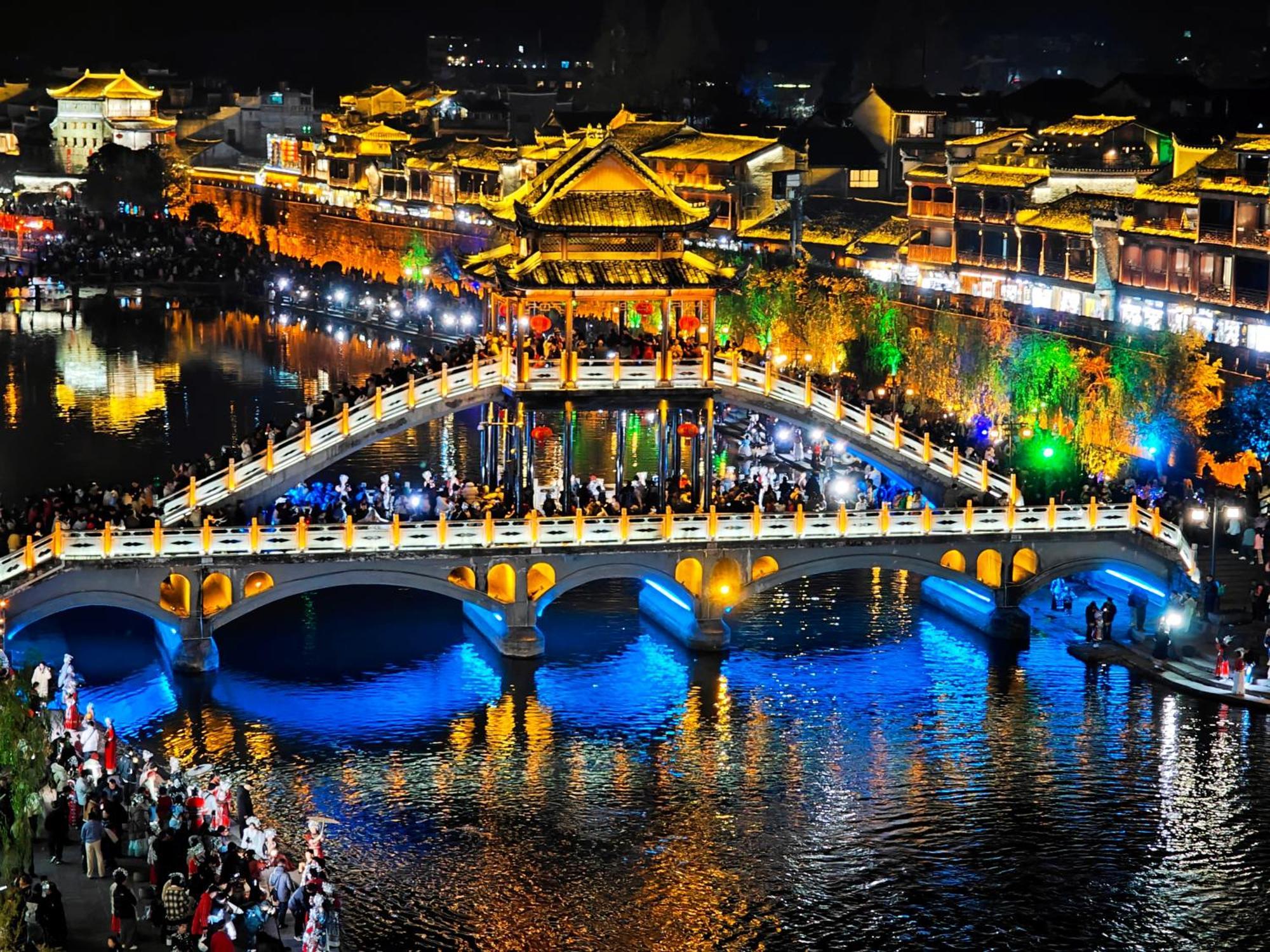 Fenghuang Memory Linjiang Inn Exterior photo
